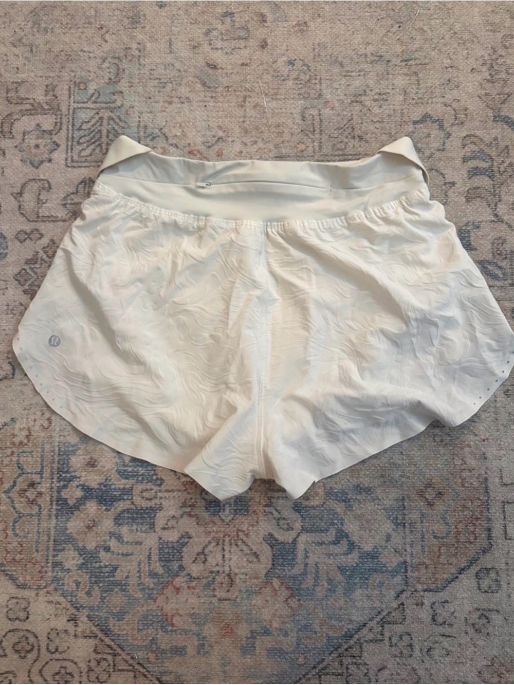 Lululemon White Textured Running Shorts 🤍 • Size 4 Flowy fit